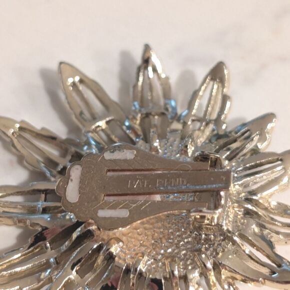 Vintage Sarah Coventry Large Star-Burst Clip On Earrings - Picture 3 of 12